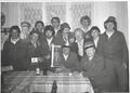 Členové vítězného mužského družstva s hasičskými činovníky po okrskové soutěži v Krhově. Hostětín, 1984